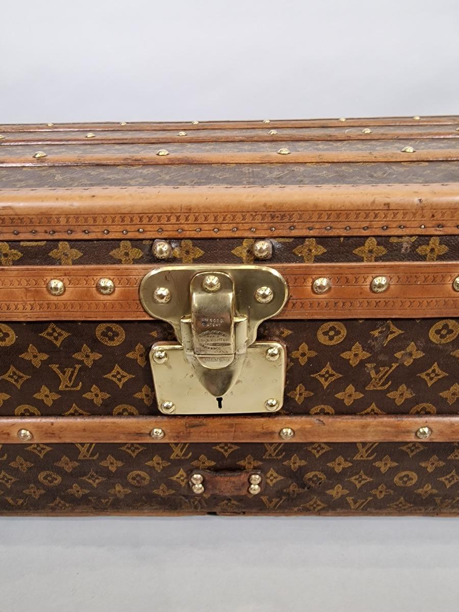 Malle cabine ancienne Louis Vuitton en cuir - Bagage Collection