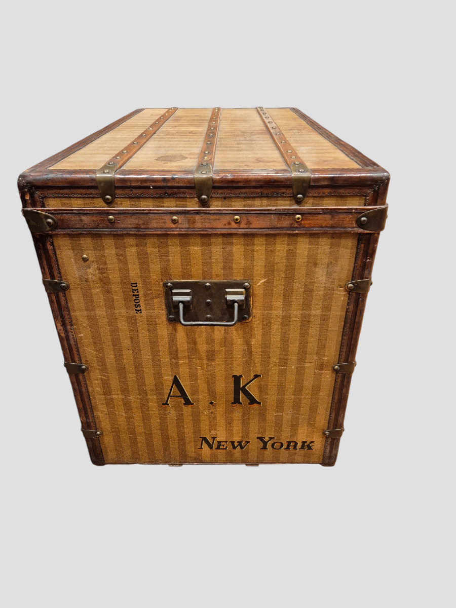 Louis Vuitton trunk from 1889