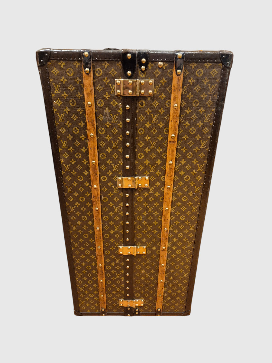 Louis Vuitton wardrobe 