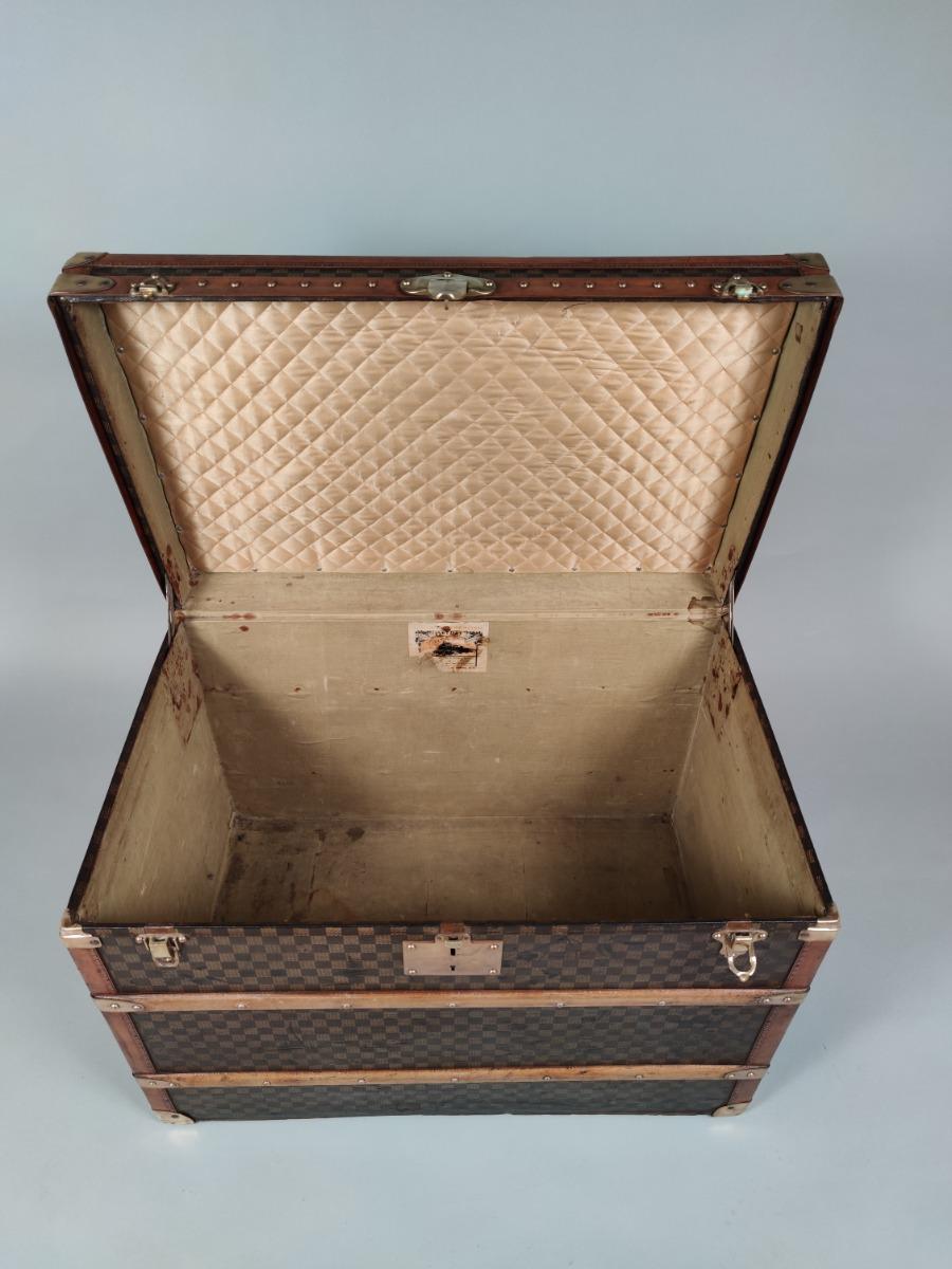 Sold at Auction: Malle cabine Louis Vuitton, toile Damier 1889 - 1900